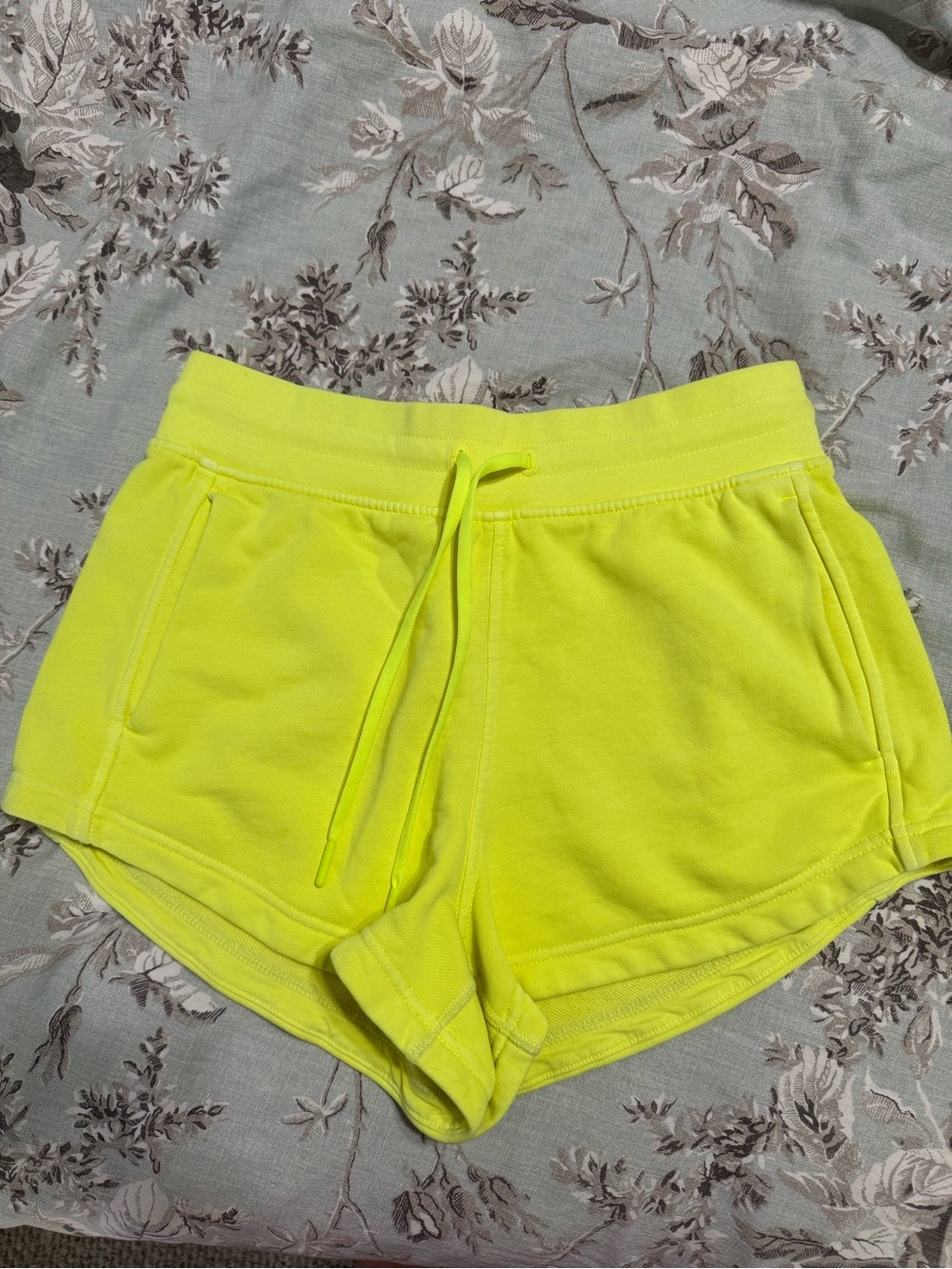 Lululemon shorts - Picture 7 of 9